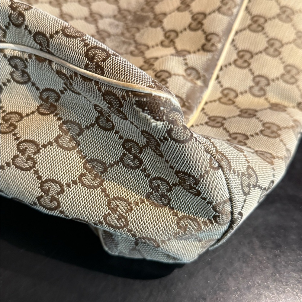 Gucci Beige/Off White GG Canvas Large Positano
Scarf Tote - Picture 6 of 10